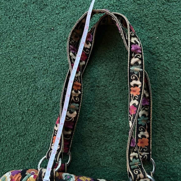 Vera Bradley 2011 double handled handbag with zipper that zips left or right. - Picture 13 of 13